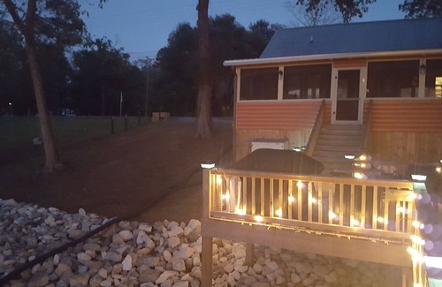Jonesville Cabin | Peace of mind on the Lake
