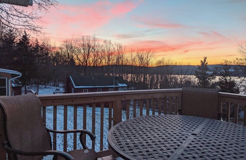 Rushville House | Peace of the Lake: Lakeview sunsets, sauna & enjoy the lake!