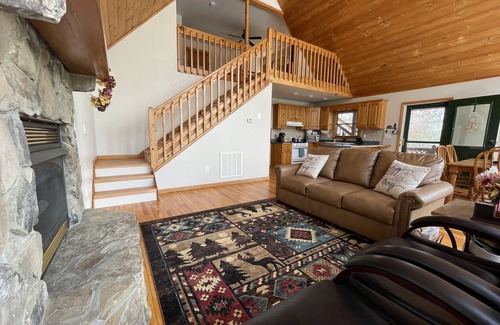 Unaka Ski Chalet | Peace, Quiet, Nature, Rivers, Mountains, Hiking & a Park-like fenced yard.