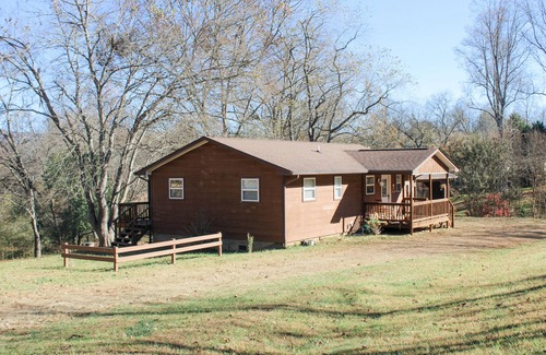 Hayesville Cabin | Peaceful 2/2 cabin, with 4 person Spa, Large covered porch, fire pit and more.