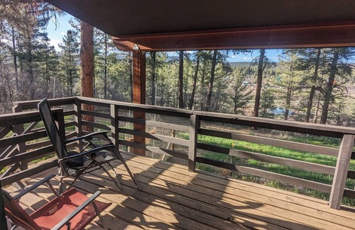 Aspen Springs House | Peaceful 2-Bedroom Retreat in the Pines – Pet-Friendly with Mountain Charm