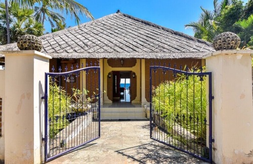 Bukti Villa | Peaceful 2 Bedroom Beachfront Villa North Bali