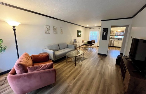 Woodlake - Briar Meadow Condo | Peaceful 2-bedroom cozy condo in the Galleria area.