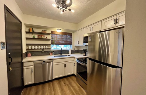 Woodlake - Briar Meadow Condo | Peaceful 2-bedroom cozy condo in the Galleria area.