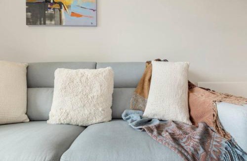 Abbotsford Apartment | Peaceful 2 bedroom unit with Free parking
