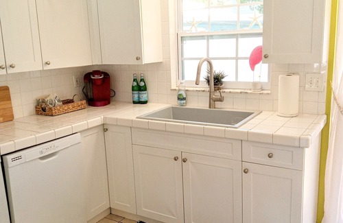 Ilexhurst Villa | Peaceful 2 bedroom unit w/private outdoor area just 3 short blocks to the beach!