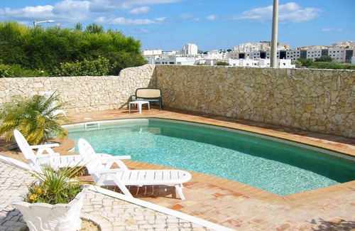 Funchal House | Peaceful 2 Bedroom w/Private Pool + A/C + located near Cafe & Restaurants, WiFi