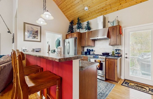 Bryson City House | Peaceful 2BR Cabin with Full Kitchen, Wifi, Gas Grill, and Hot Tub