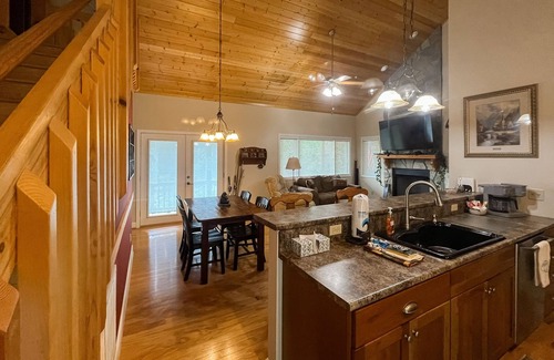 Bryson City House | Peaceful 2BR Cabin with Full Kitchen, Wifi, Gas Grill, and Hot Tub
