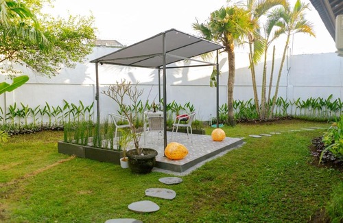 Sunset Road Villa | Peaceful 2br with pool & garden