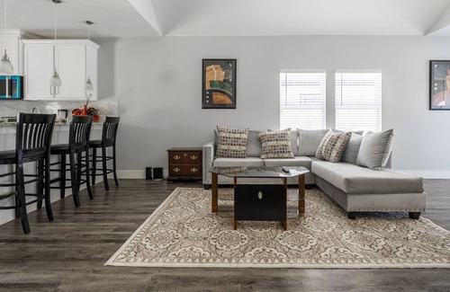 Dallas House | Peaceful 3 BD/2 Bath Family Perfect Getaway Home