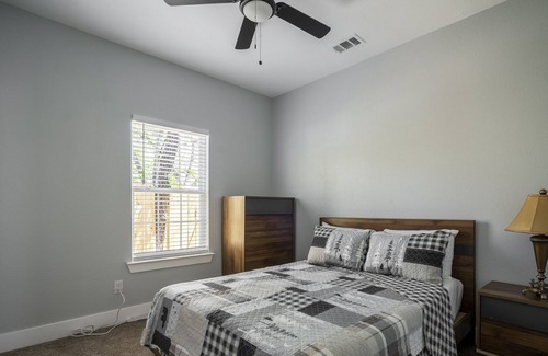 Dallas House | Peaceful 3 BD/2 Bath Family Perfect Getaway Home