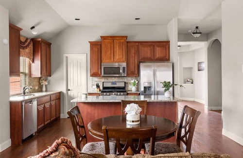 Grand Prairie House | Peaceful 3 BD Family Getaway