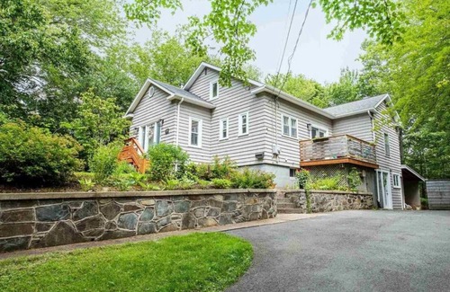 Bedford House | Peaceful 3-bdrm Getaway with beautiful propertynn