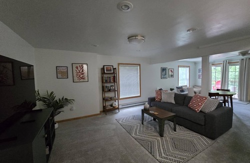 Athens House | Peaceful 3-bedroom/3 bath house in Athens Lake Community