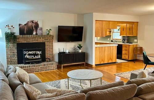 Fort Valley House | Peaceful 3-bedroom creek access house in Fort Valley with mountain views