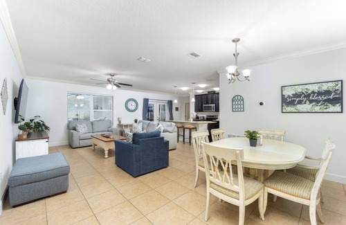 Port Saint Lucie House | Peaceful 3BD & 2BA with Salt Water Heated Pool, 35 min.'s from Jensen Beach!