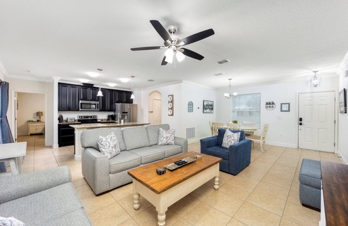 Port Saint Lucie House | Peaceful 3BD & 2BA with Salt Water Heated Pool, 35 min.'s from Jensen Beach!