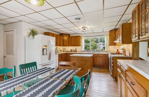 Valley View House | Peaceful 4BR Home w/Fire Pit + Projector | Pets Welcome