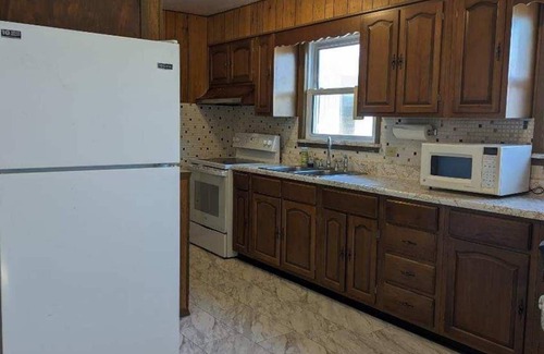 Saint Mary House | Peaceful 4BR ranch w/hot tub, fire pit & quick access to Ste. Genevieve’s wineries & shops.