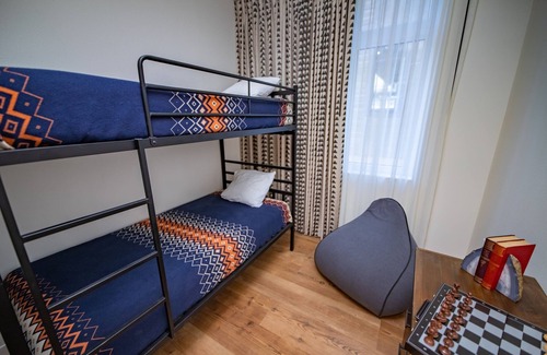 Mammoth Lakes Hotel | Peaceful Alpine Room with Sauna Access, Ideal for Outdoor Lovers & Ski Trips