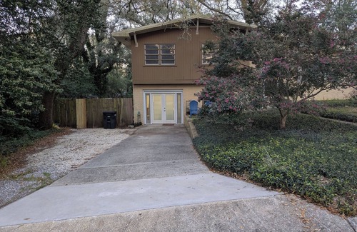 Southeast Pensacola House | Peaceful and Centrally Located Place. Be at Home in the Heart of Pensacola.