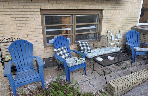 Southeast Pensacola House | Peaceful and Centrally Located Place. Be at Home in the Heart of Pensacola.