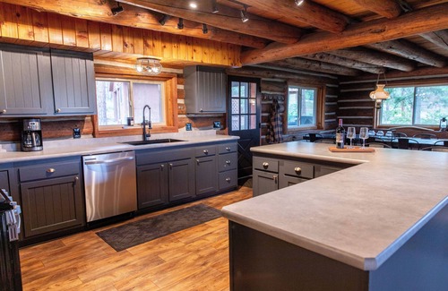 Stevensville Cabin | Peaceful and Charming Montana Lodge, in the heart of the Bitterroot Valley