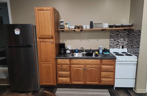 Fairview Park Apartment | Peaceful and charming apartment in Clinton, Indiana