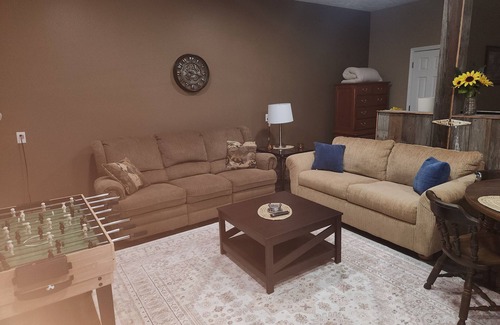 Fairview Park Apartment | Peaceful and charming apartment in Clinton, Indiana