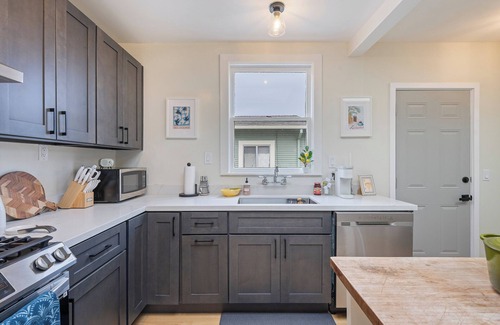 Allendale Apartment | Peaceful and Chic Casita in The Laurel, Oakland