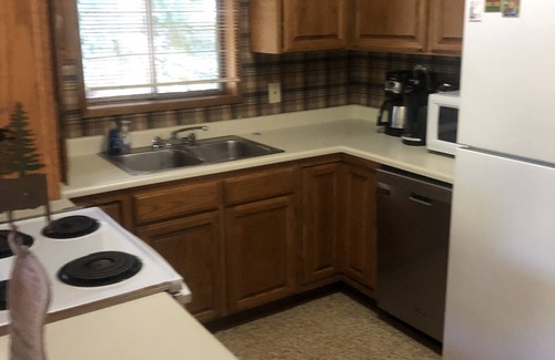 Ashland Cabin | Peaceful and comfy cabin near Hyatt lake and reservoir.