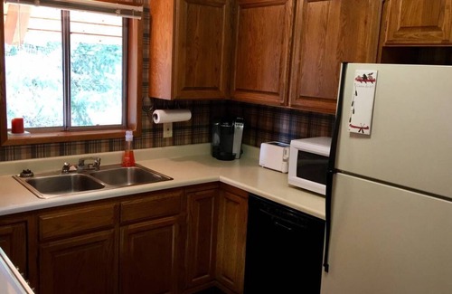 Ashland Cabin | Peaceful and comfy cabin near Hyatt lake and reservoir.