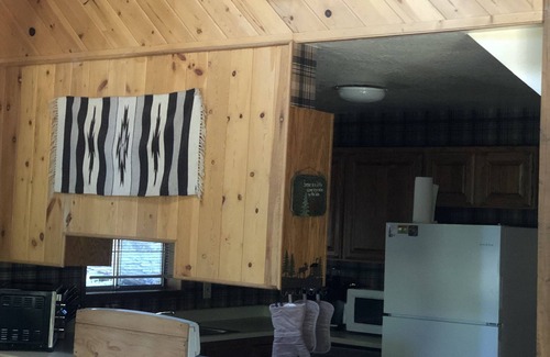 Ashland Cabin | Peaceful and comfy cabin near Hyatt lake and reservoir.