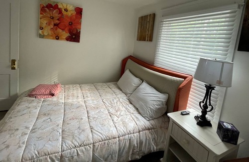 Erie House | Peaceful and family friendly 3 blocks from bay - No locals Please
