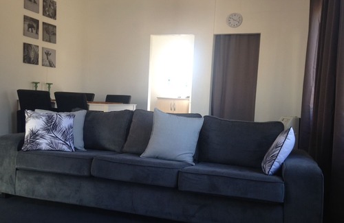 Roodeplaat Ski Chalet | Peaceful and needy holiday flat DStv & WiFi