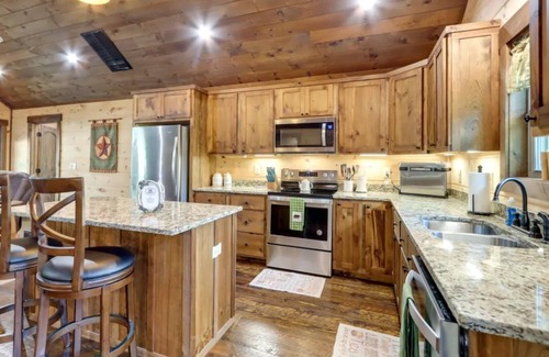 Copperhill Cabin | Peaceful and pristine newly built cabin perfectly located near the Ocoee River
