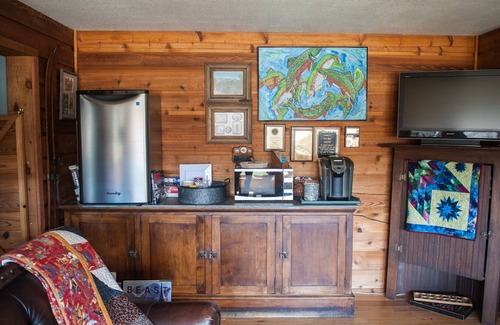 Emigrant Bed & Breakfast | Peaceful and Private 900sq/ft private suite next to the Yellowstone River