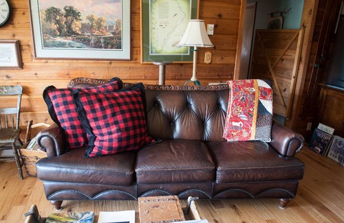Emigrant Bed & Breakfast | Peaceful and Private 900sq/ft private suite next to the Yellowstone River