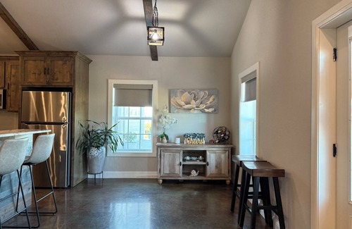 Terrell House | Peaceful and quiet 3 bedroom 2 bath ranch. Perfect to accommodate a party of 8.