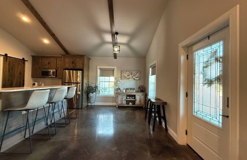 Terrell House | Peaceful and quiet 3 bedroom 2 bath ranch. Perfect to accommodate a party of 8.