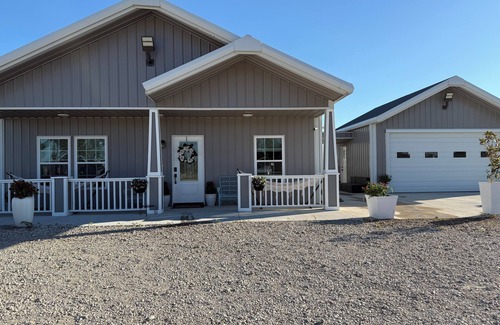 Terrell House | Peaceful and quiet 3 bedroom 2 bath ranch. Perfect to accommodate a party of 8.