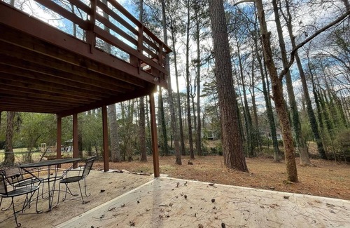 Lilburn House | Peaceful and quiet basement! Located on Lake Lucerne near 285 & 78.