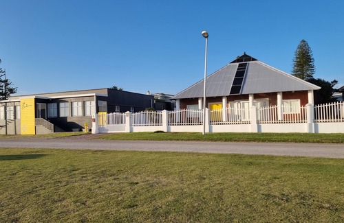 Port Elizabeth Villa | Peaceful and relaxing getaway in Schoenmakerskop! Endless Sea views!