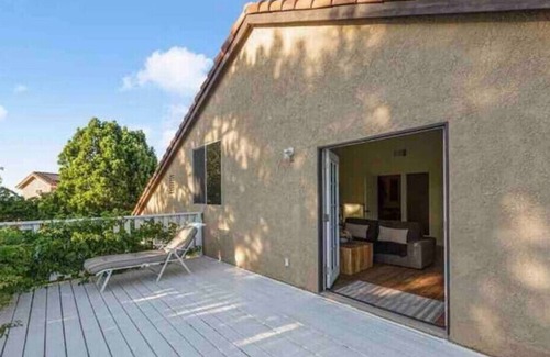 Newhall House | Peaceful and serene villa 25 min north of LA with mountain viewsn