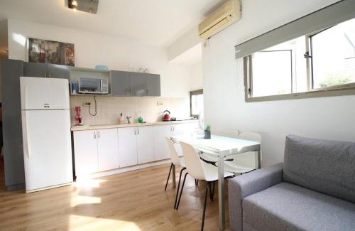Tel Aviv Apartment | Peaceful Apartment Next To Gordon Beach By Vacay