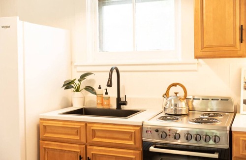 Newtonville Apartment | Peaceful, Artsy North Troy Riverview Apt