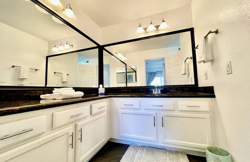 Circle Area Condo | Peaceful Beachy Condo in the heart of Long Beach!