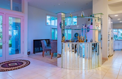 Cougar Mountain House | Peaceful Bellevue Oasis with Panoramic Lake & Mountain Views