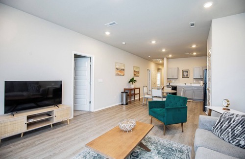 Bentonville House | Peaceful Bentonville Retreat